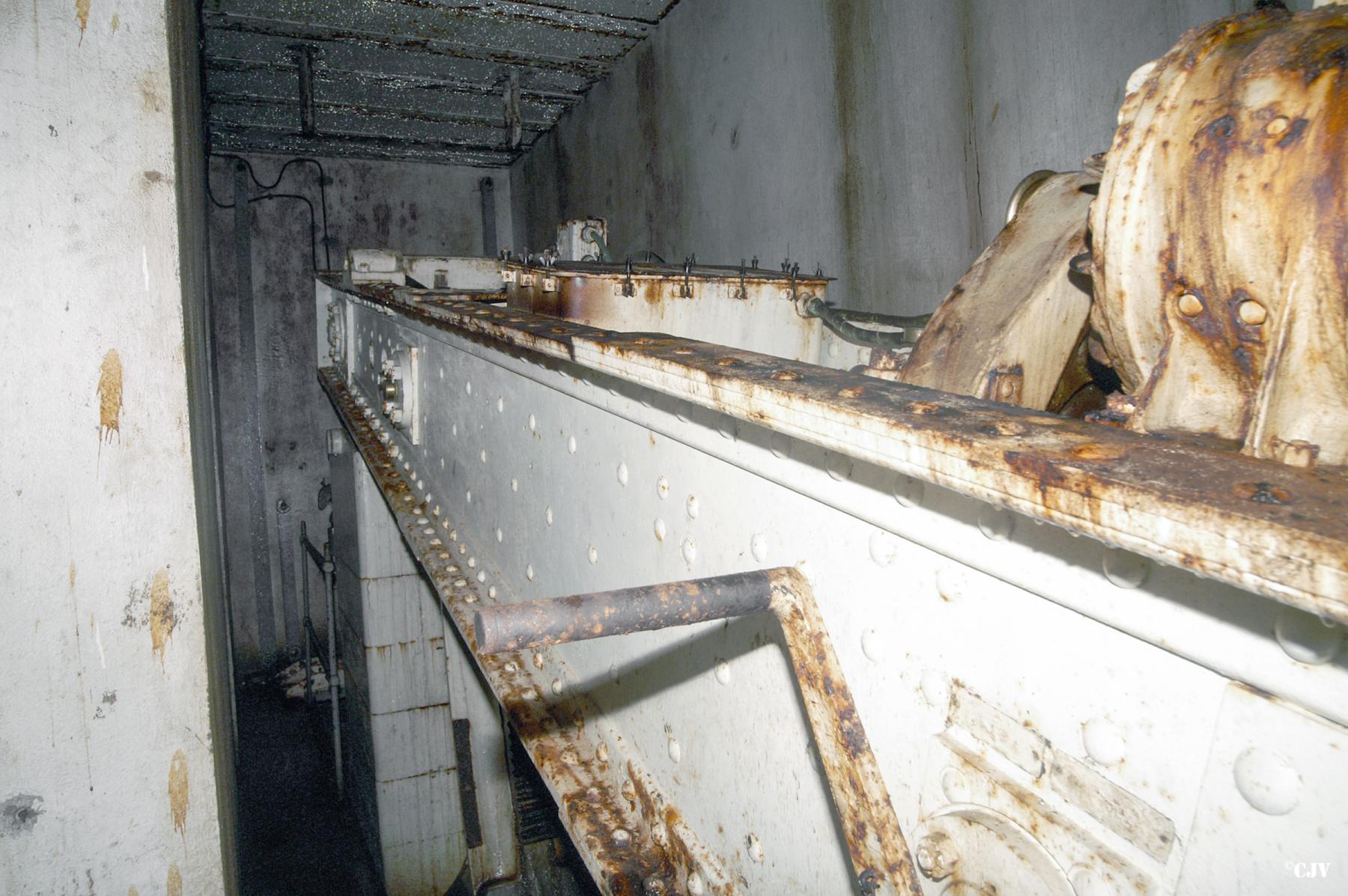 Ligne Maginot - BREHAIN - A6 - (Ouvrage d'artillerie) - Bloc 4
Tourelle de canons obusiers de 75 mle 33 - Lia VERMEULEN