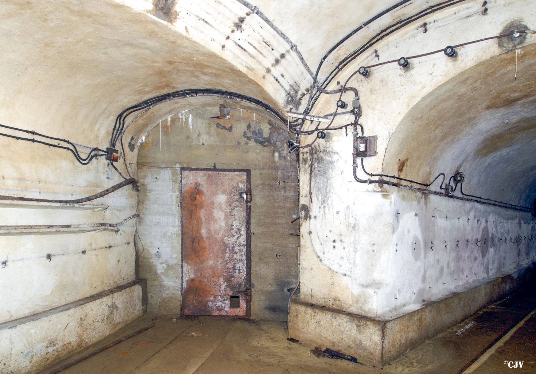 Ligne Maginot - BREHAIN - A6 - (Ouvrage d'artillerie) - Bloc 5
Le couloir vers le bloc a été muré