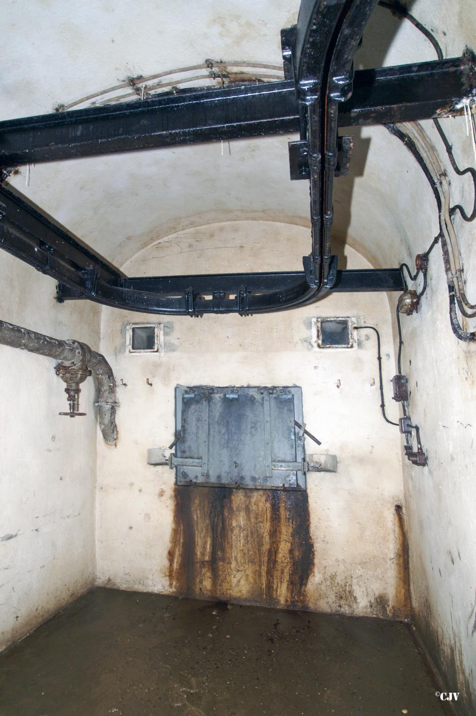 Ligne Maginot - BREHAIN - A6 - (Ouvrage d'artillerie) - Bloc 5
Espace pour recueillir des douilles - Lia VERMEULEN