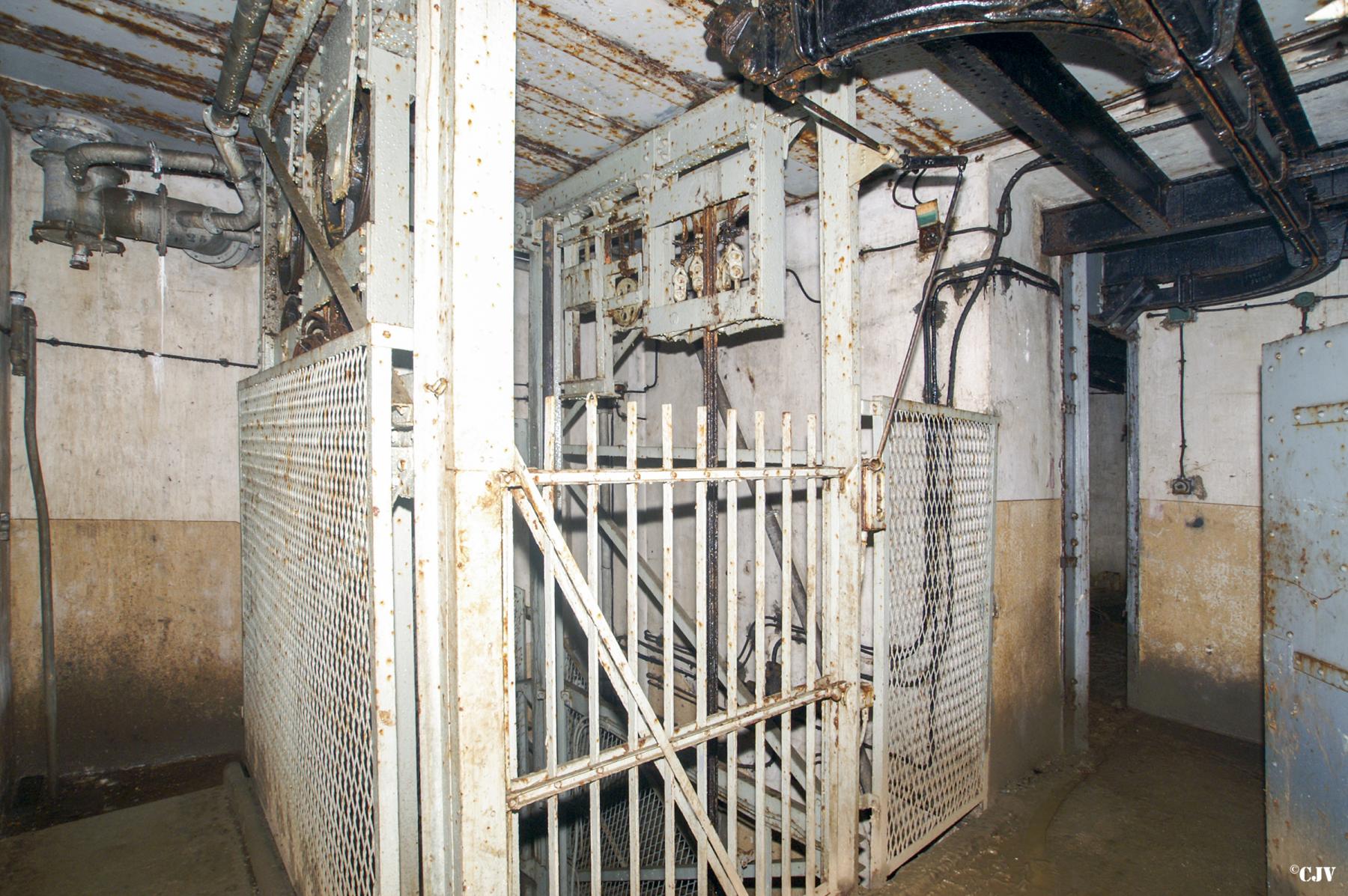 Ligne Maginot - BREHAIN - A6 - (Ouvrage d'artillerie) - Bloc 5
Monte-charges - Lia VERMEULEN