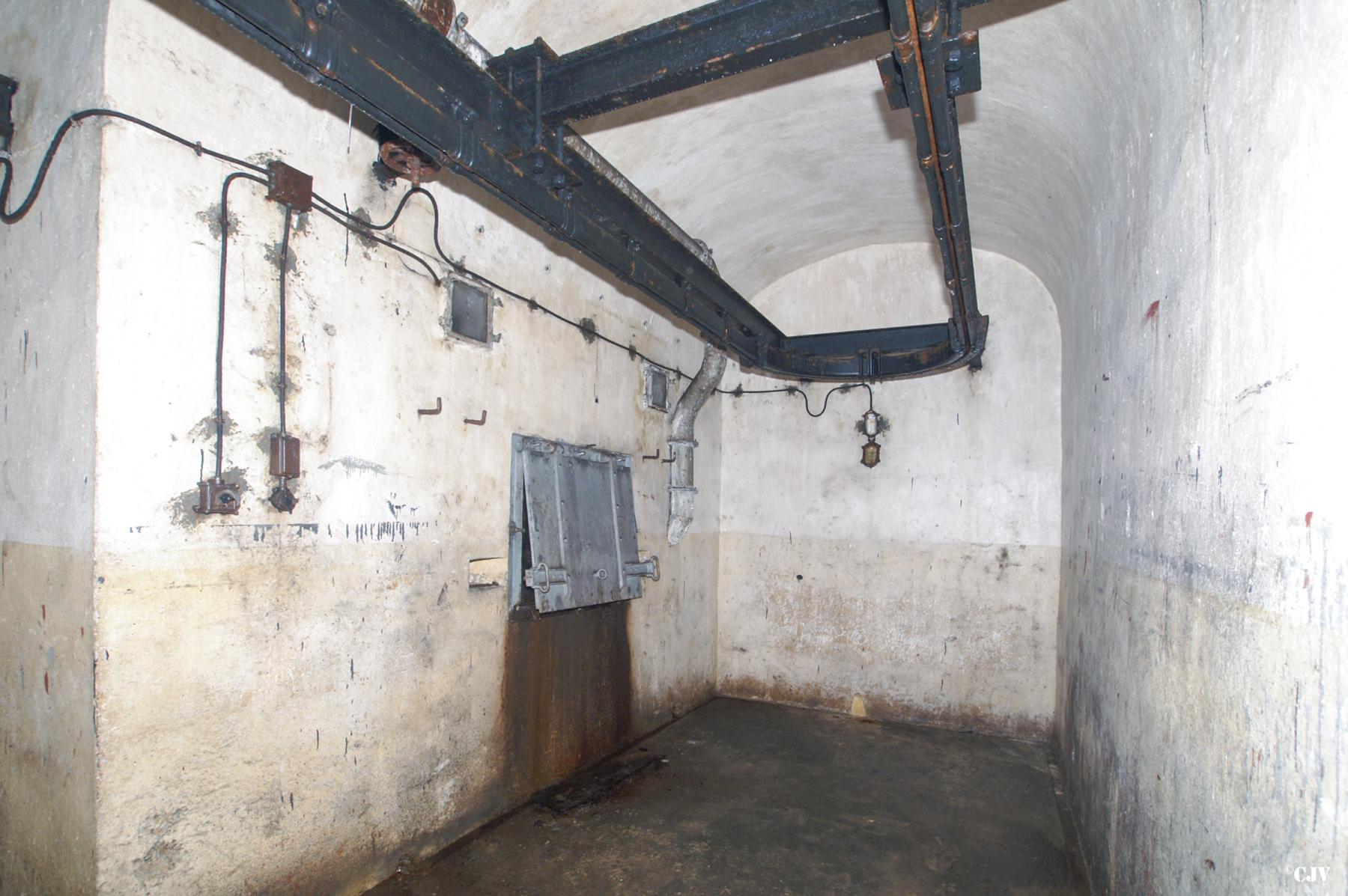 Ligne Maginot - BREHAIN - A6 - (Ouvrage d'artillerie) - Bloc 6
Local de recuperation des douilles - Lia VERMEULEN