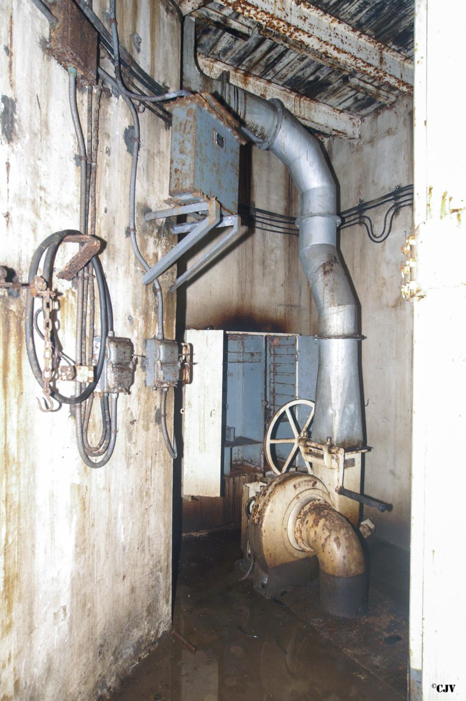 Ligne Maginot - BREHAIN - A6 - (Ouvrage d'artillerie) - Bloc 6
Ventilation de la tourelle - Lia VERMEULEN