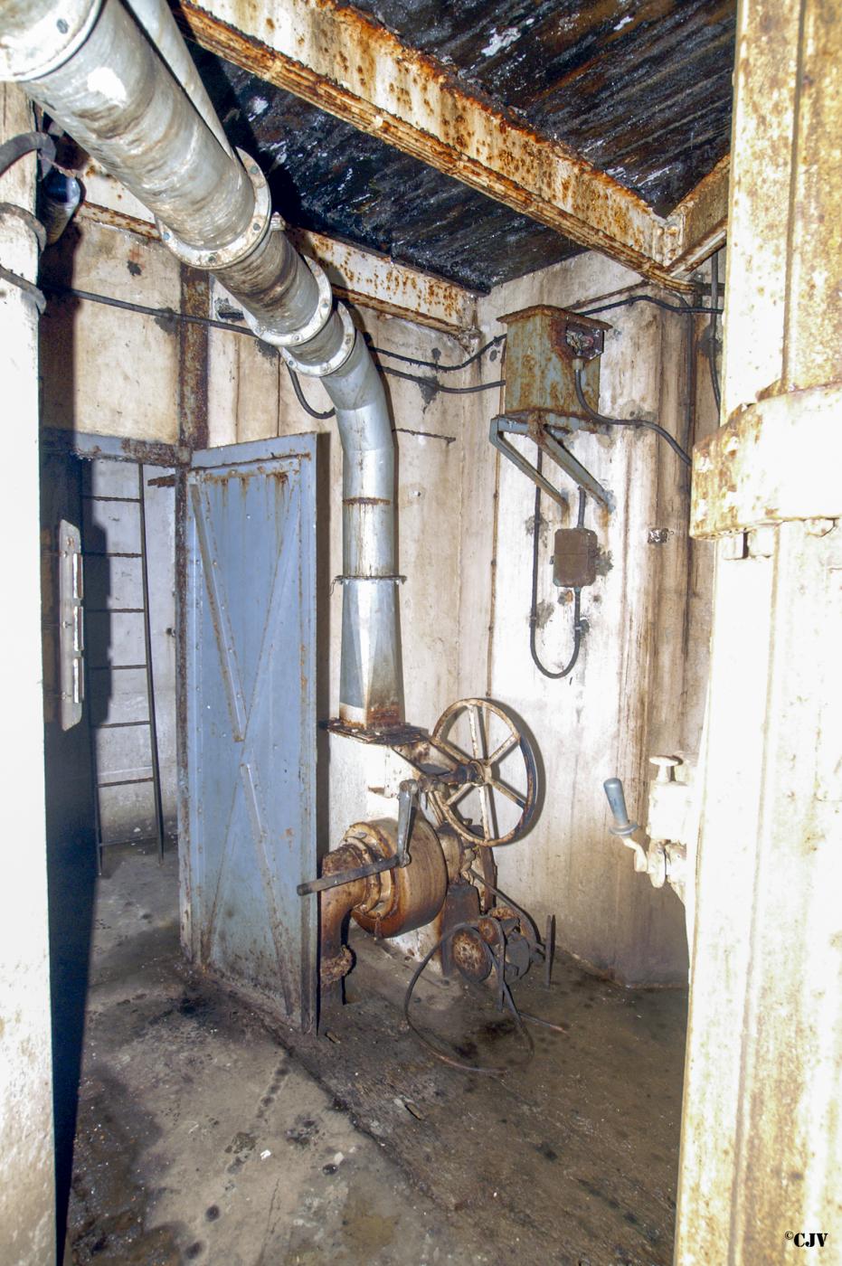 Ligne Maginot - BREHAIN - A6 - (Ouvrage d'artillerie) - Bloc 7
Ventilation de la tourelle - Lia VERMEULEN