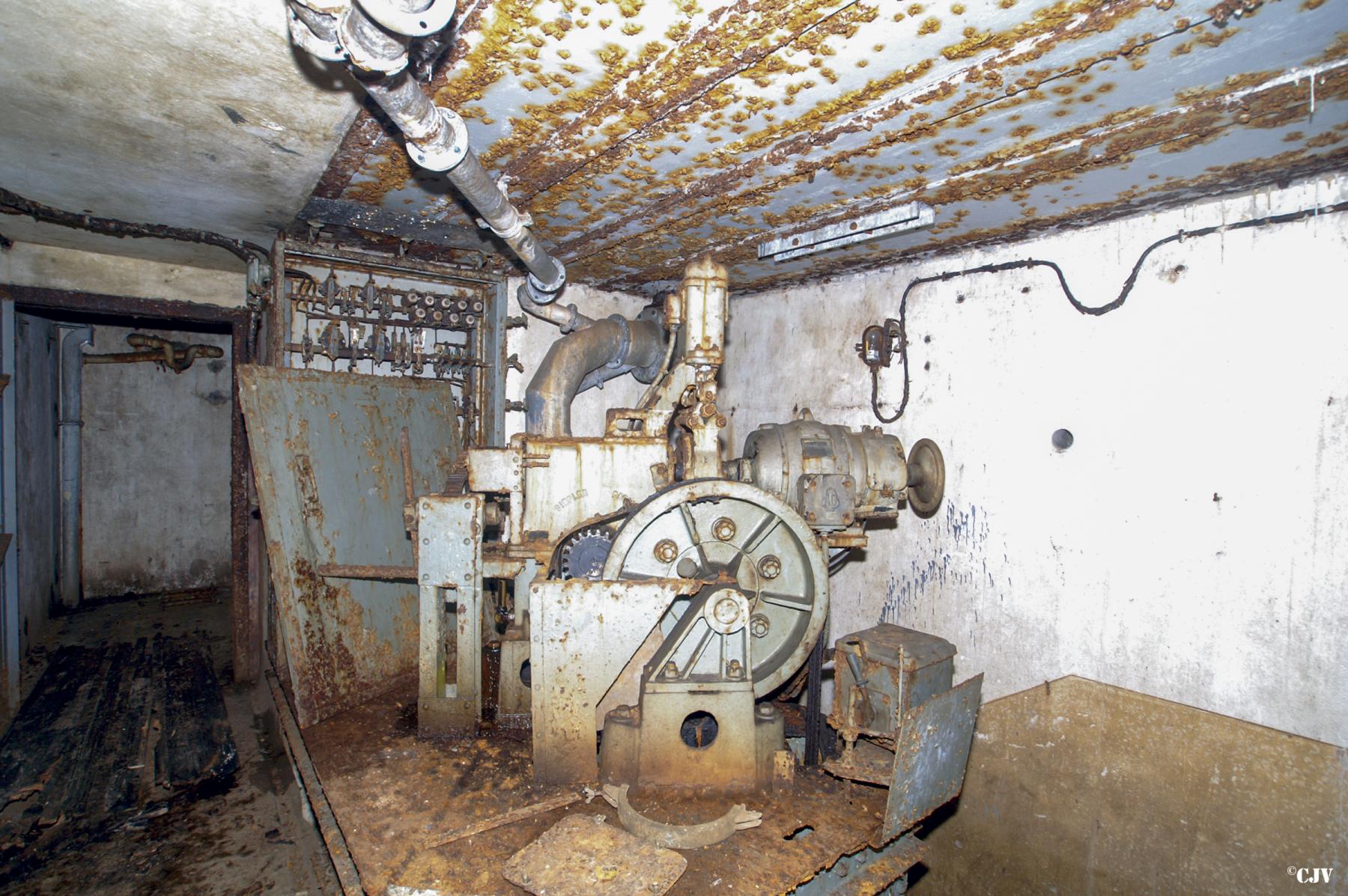 Ligne Maginot - BREHAIN - A6 - (Ouvrage d'artillerie) - Bloc 7
Le moteur du monte-charge - Lia VERMEULEN