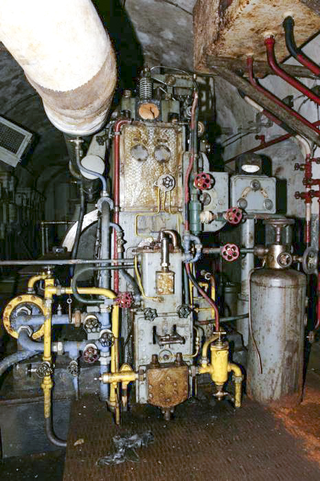 Ligne Maginot - BREHAIN - A6 - (Ouvrage d'artillerie) - L'usine électrique
L'un des 4 groupes électrogènes SGCM de 225 CV