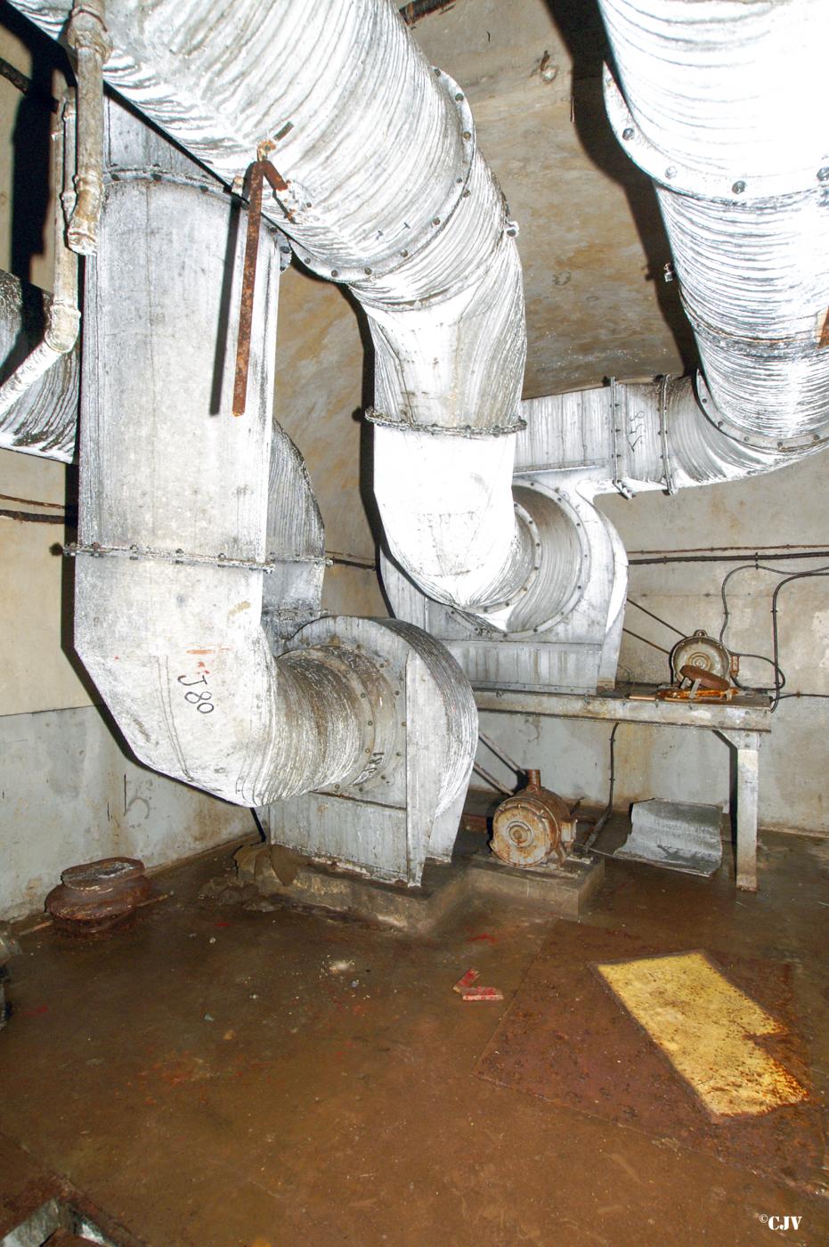 Ligne Maginot - BREHAIN - A6 - (Ouvrage d'artillerie) - Usine électrique - Lia VERMEULEN