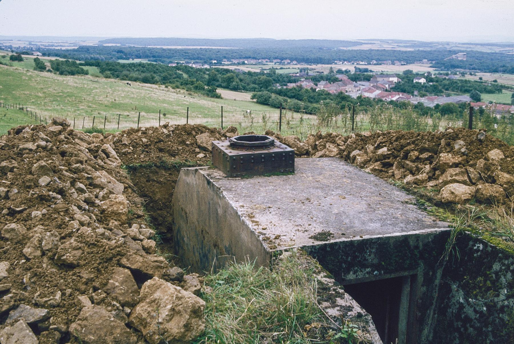 Ligne Maginot - CB317B - BROMMELSBERG - (Observatoire d'infanterie) - Le blockhaus en 1979 lors de l'opération de récupération de la carcasse du char par Amifort - Michel Mansuy