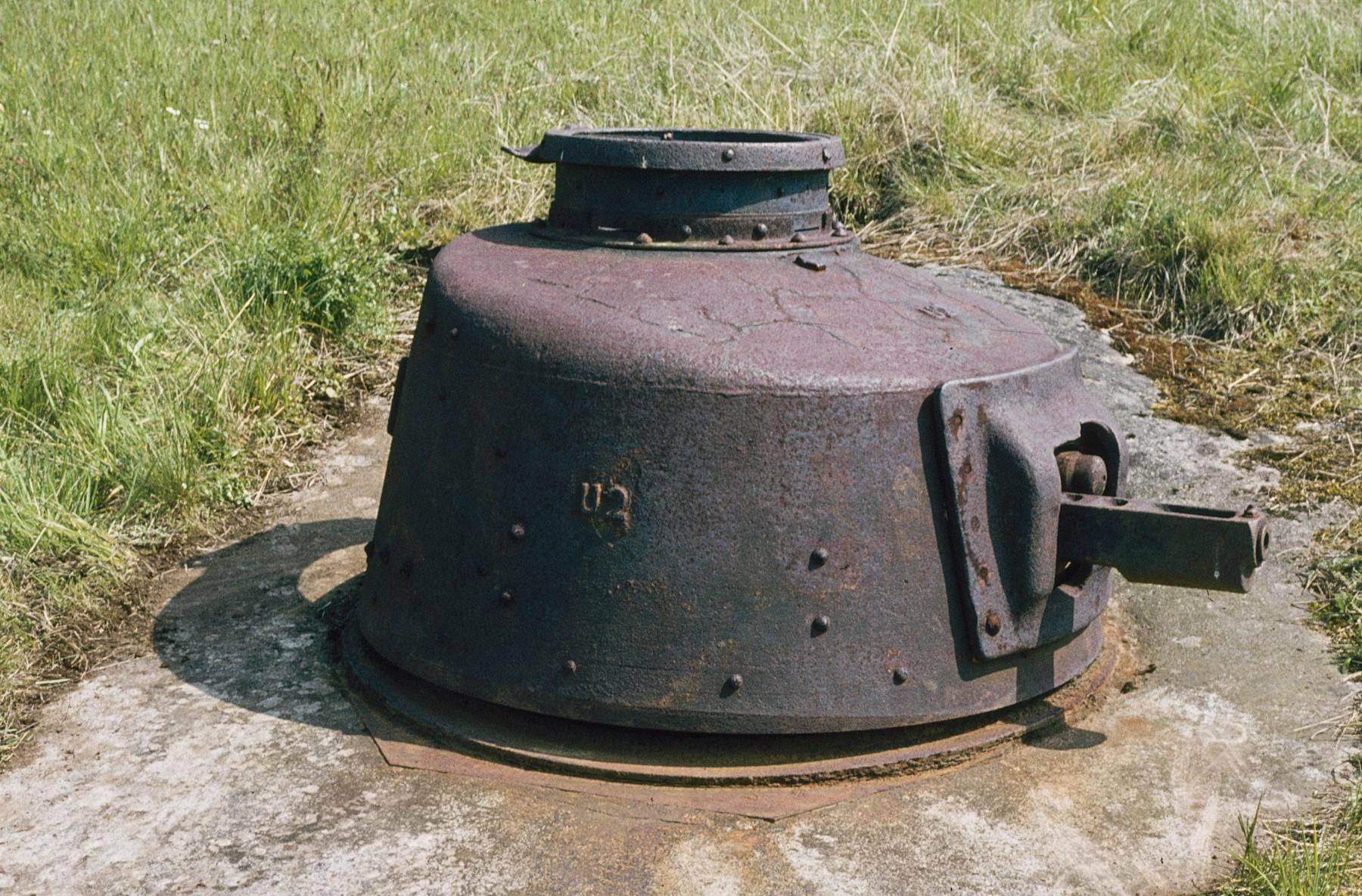 Ligne Maginot - NONNENWALD 4 - (Blockhaus pour arme infanterie) - Vue de la tourelle avec le carter de la mitrailleuse - Michel Mansuy