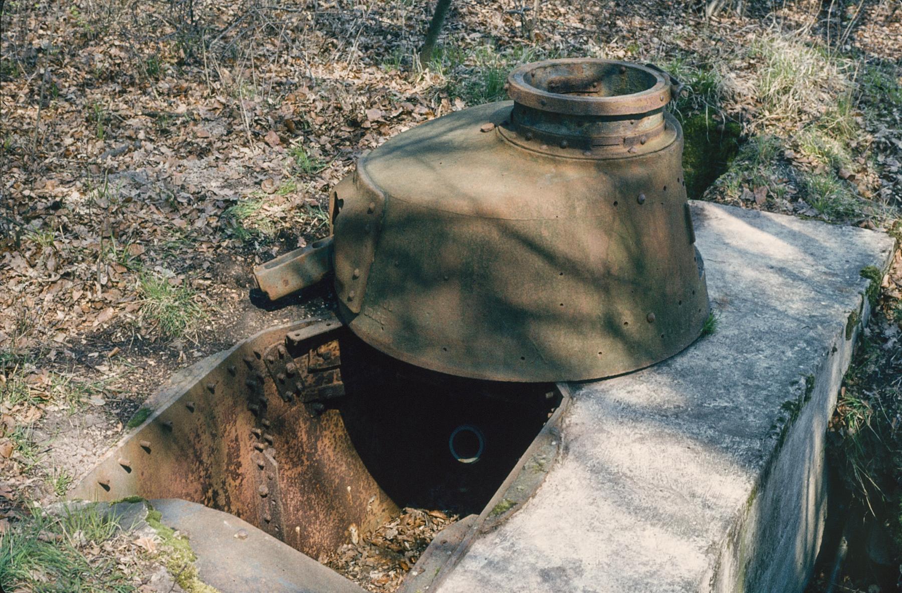 Ligne Maginot - MITTELSWALD 5 - (Blockhaus pour arme infanterie) - La tourelle est encore sur place - MANSUY Michel