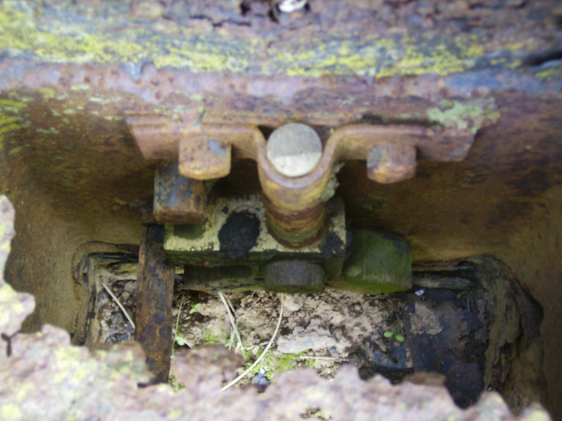 Ligne Maginot - 20 - (Barrage de Route) - Pilier d'ancrage, détail de mécanisme - Georges MARESCAUX