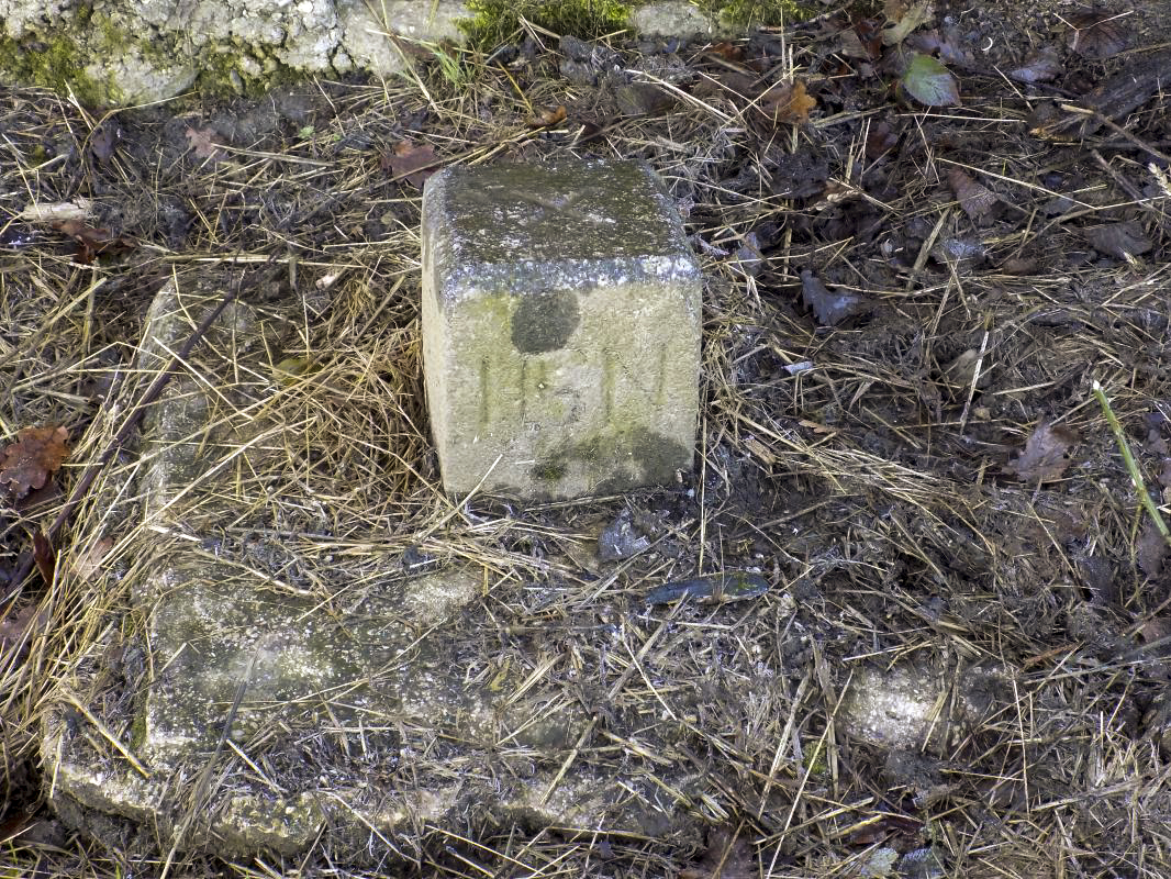 Ligne Maginot - BA94 - LE COUVENT - (Blockhaus pour canon) - Une borne, face gauche