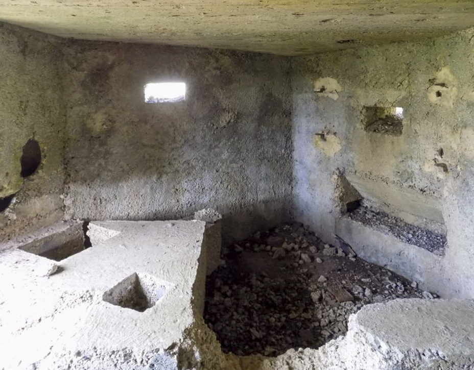 Ligne Maginot - BA98 - AVANCÉE DE ROCROI OUEST - (Blockhaus pour canon) - Faces gauche créneau FM et frontale créneau Hotchkiss - R Tucker