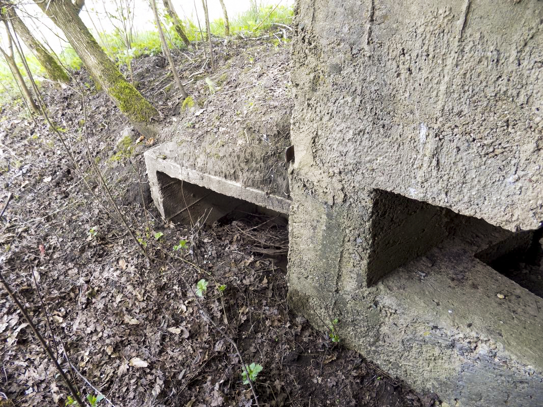 Ligne Maginot - BA98 - AVANCÉE DE ROCROI OUEST - (Blockhaus pour canon) - Stockage munitions extérieur gauche - R Tucker