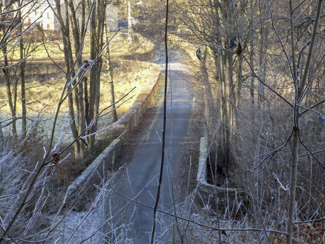 Ligne Maginot - BA100 - MOULIN NOIZET - (Blockhaus pour arme infanterie) - Vue vers le pont, nord-est (direction de tir Hotchkiss moitié gauche). - R Tucker