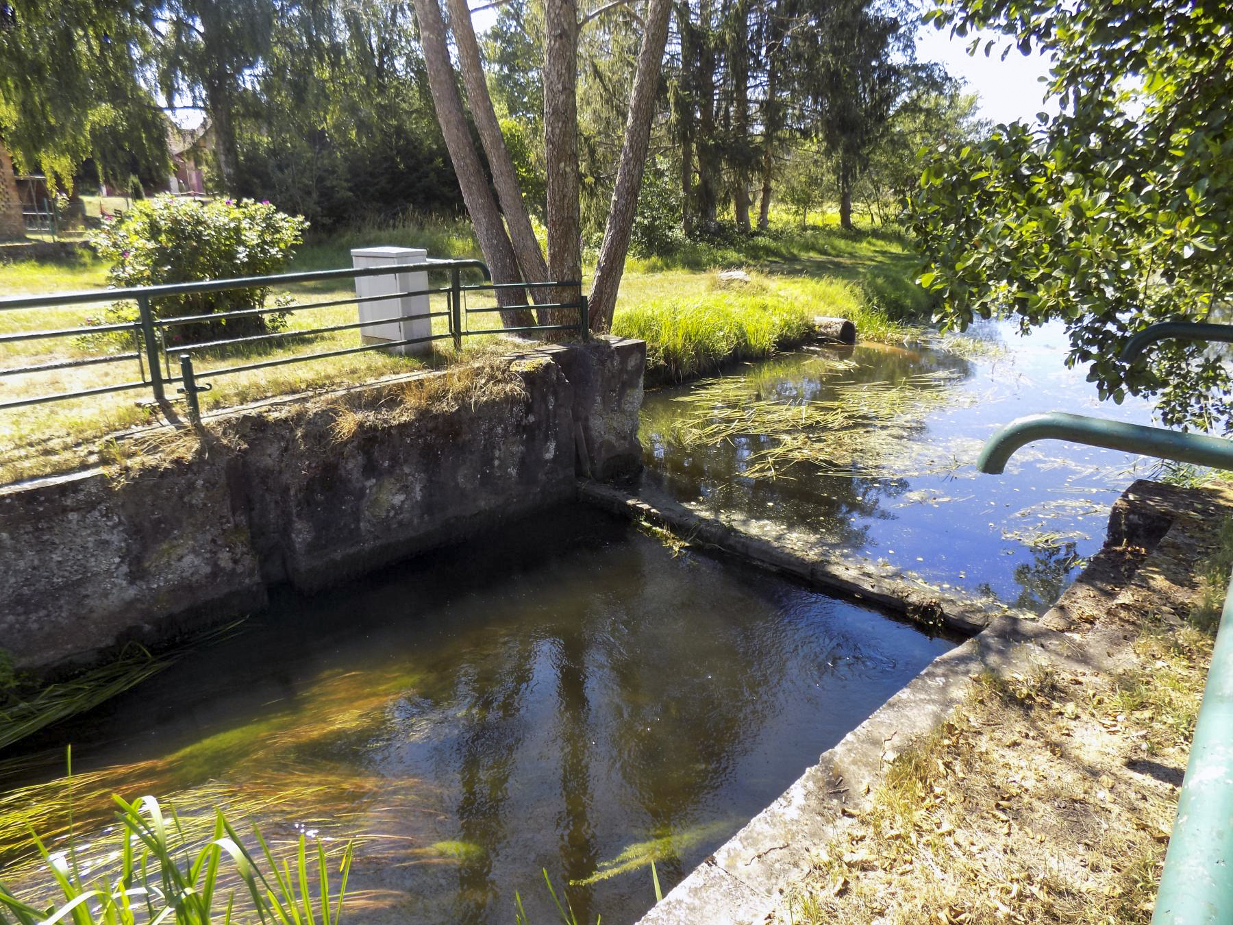 Ligne Maginot - NEUNHOFFEN (BARRAGE 07) - (Inondation défensive) - Reste de la retenue passant sous la route - j. luc