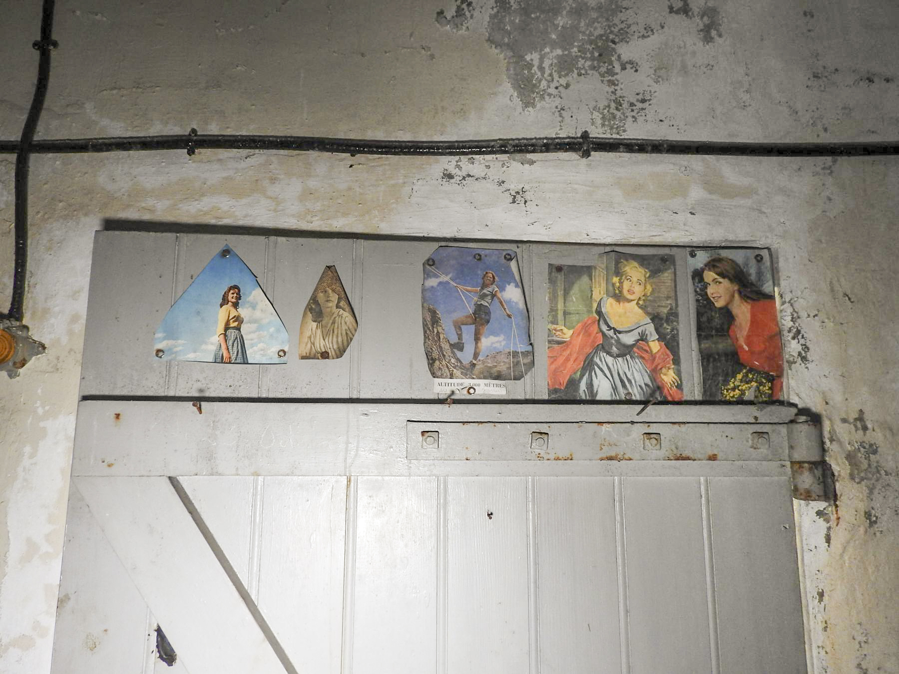 Ligne Maginot - JANUS - (Ouvrage d'artillerie) - La décoration au-dessus de la porte. - STENGER Mathieu