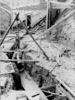 Ligne Maginot - DRACHENBRONN NORD OUEST - (Casemate d'infanterie - Simple) - La galerie de communication. Noter le fort diamètre de la conduite de drainage
Photo prise lors du chantier de construction de la tranche de travaux III (entreprise Dietsch)