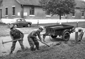 Ligne Maginot - ANGEVILLERS (CAMP) - (Camp de sureté) - Soldats de l'US Army à l'entretien du camp 