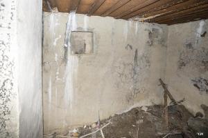 Ligne Maginot - B2 - LE BAS DES PRÉS NORD - (Blockhaus pour arme infanterie) - Mur arrière avec goulotte