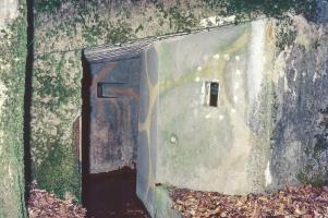 Ligne Maginot - F2B - GRUNDVILLER 5 - (Blockhaus pour arme infanterie) - L'entrée
La peinture camouflage est encore visible