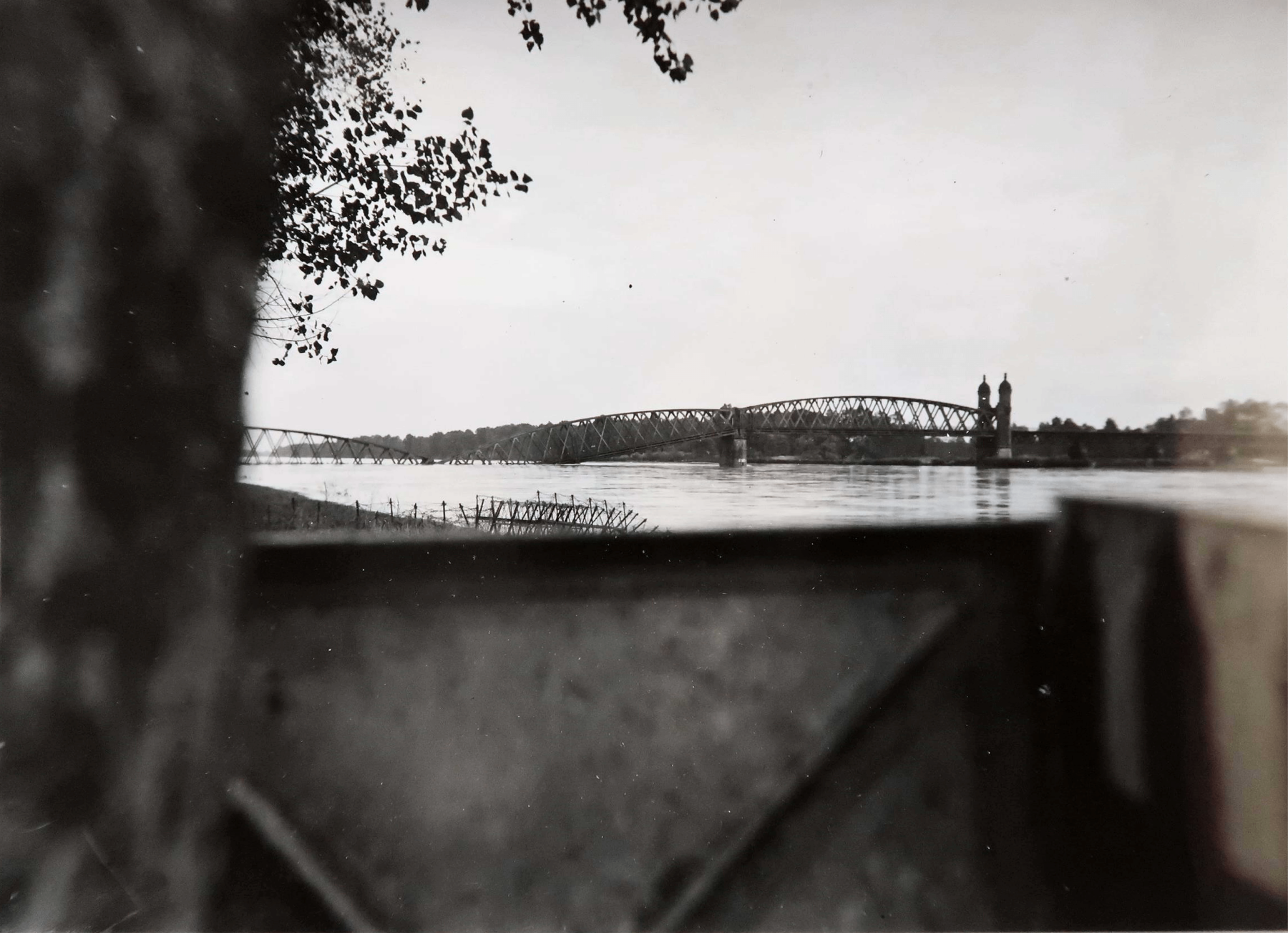 Ligne Maginot - 49SM - PONTS DE ROPPENHEIM - (DMP - Dispositif de Mine Permanent) - Le pont de Roppenheim après destruction
Vue prise de la casemate Point rail de Roppenheim Nord - Génie