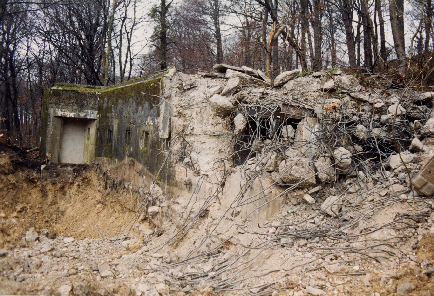 Ligne Maginot - BOIS DE LA COTE (169° RIF) - (PC de Sous-Secteur) - Destruction du bâtiment principal en mars 2000 - NOSPELD Jean-Louis