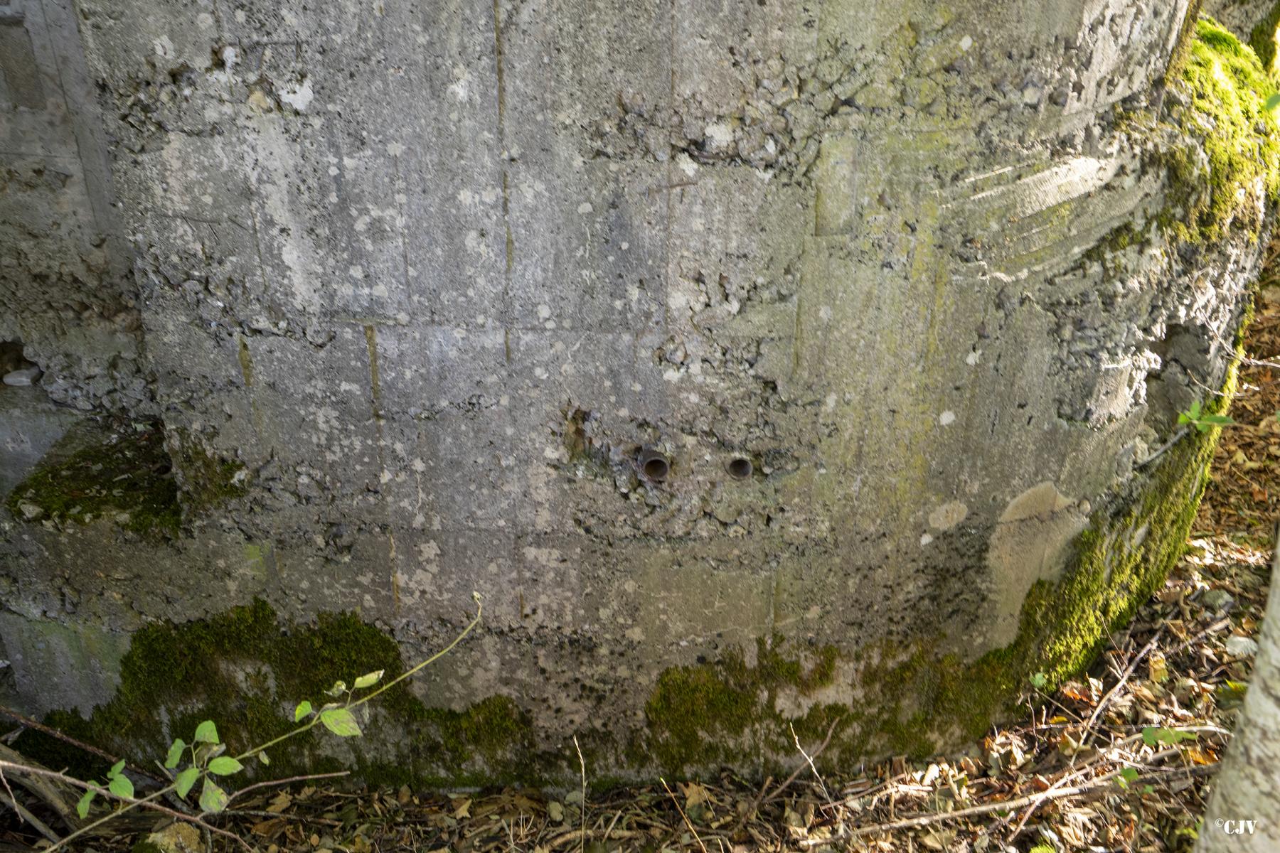 Ligne Maginot - C1 - LES ESSARTS - (Casemate d'infanterie - Double) - Passage des cables extérieur - Lia VERMEULEN