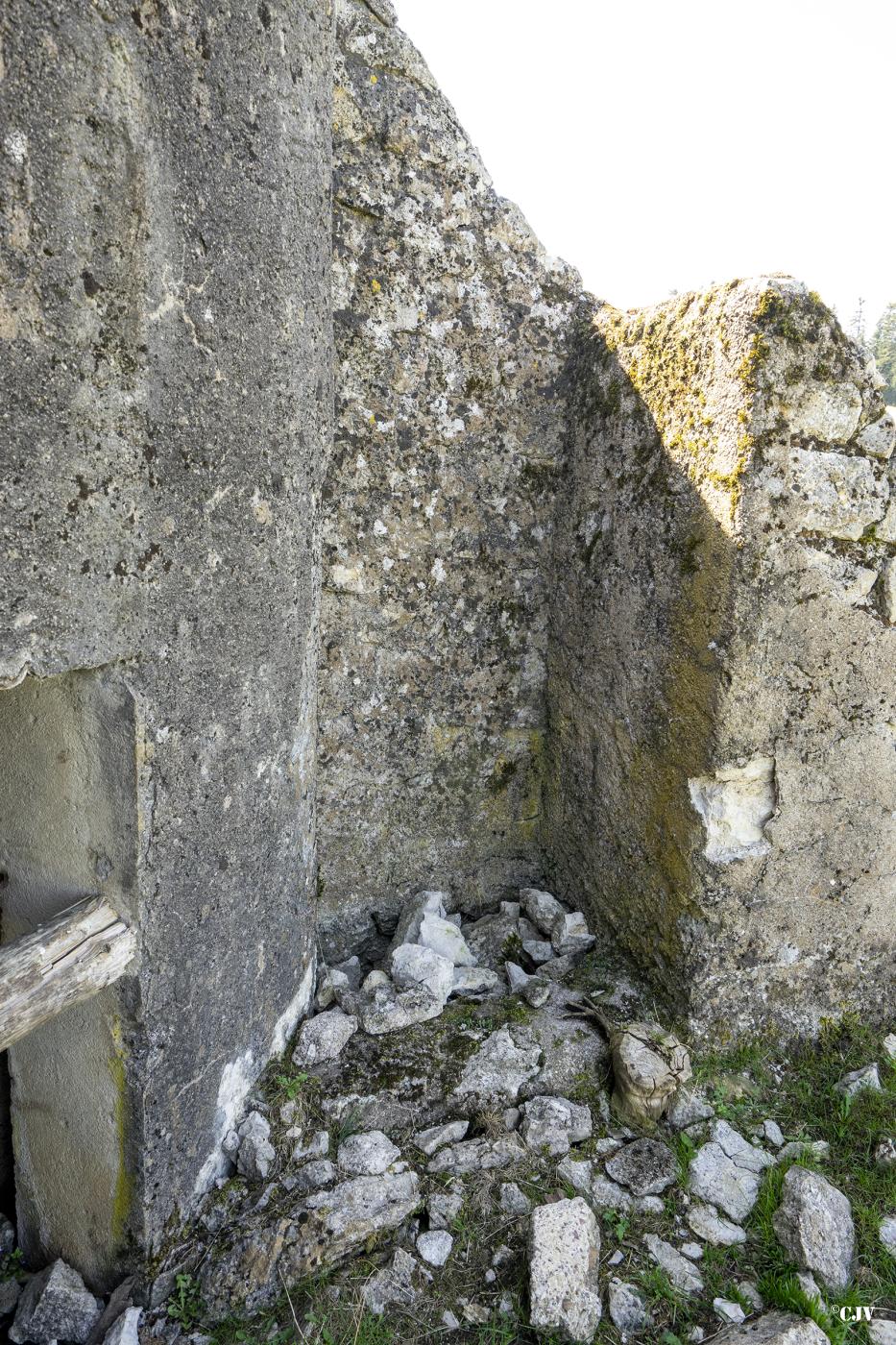 Ligne Maginot - B6 - LES RICHARD - (Blockhaus pour arme infanterie) - Niche à coté des entrées - Lia VERMEULEN