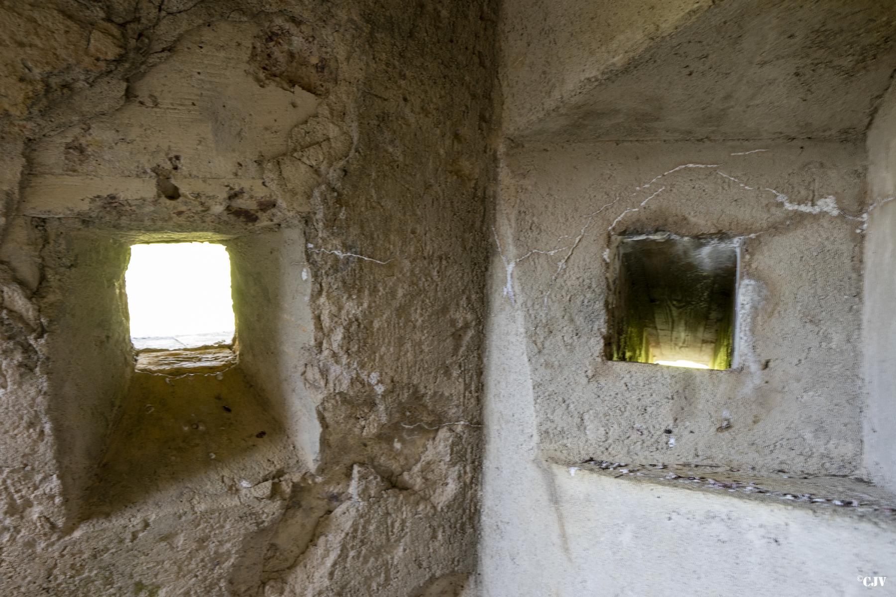 Ligne Maginot - B6 - LES RICHARD - (Blockhaus pour arme infanterie) - Les créneaux pour la défense des entrées - Lia VERMEULEN