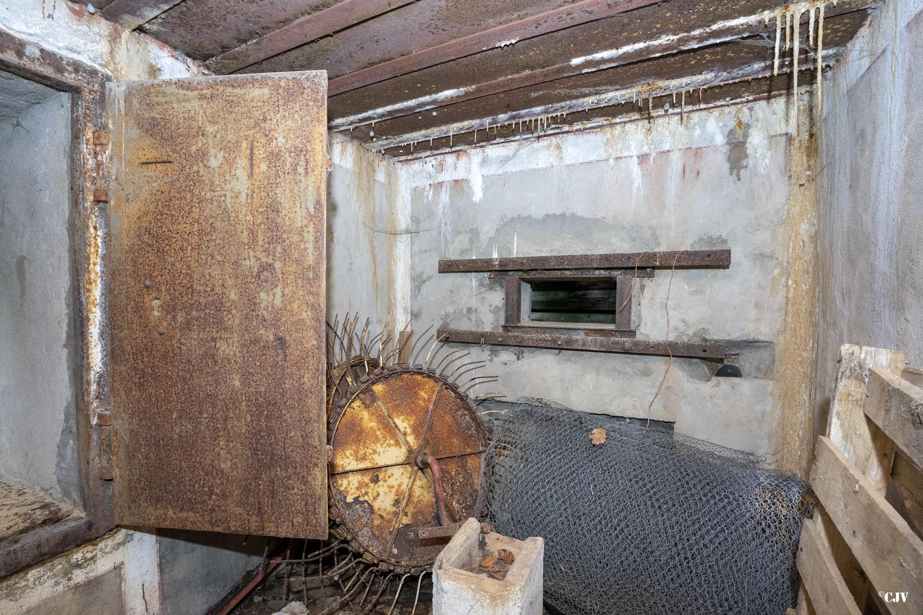 Ligne Maginot - B11 - LES LAILLETS OUEST - (Blockhaus pour arme infanterie) - La chambre de tir - Lia VERMEULEN