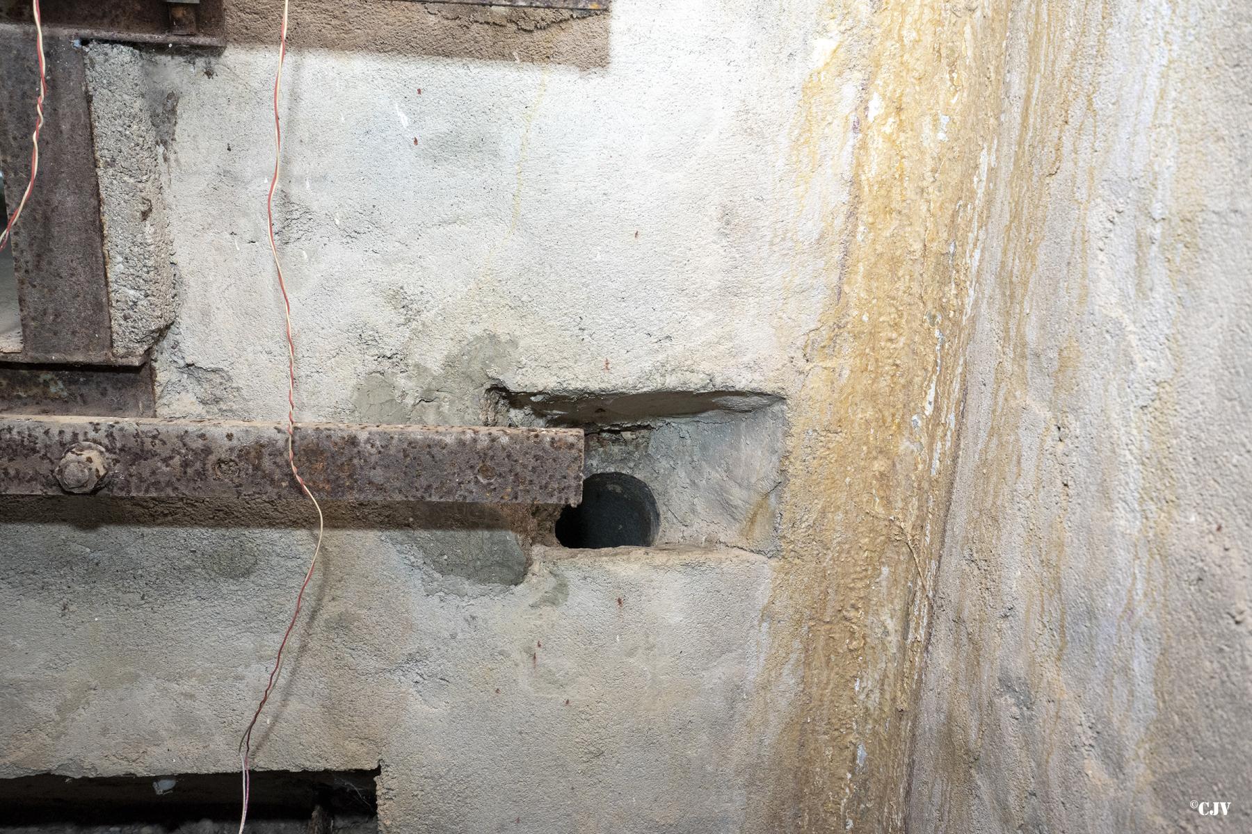 Ligne Maginot - B11 - LES LAILLETS OUEST - (Blockhaus pour arme infanterie) - Goulotte - Lia VERMEULEN