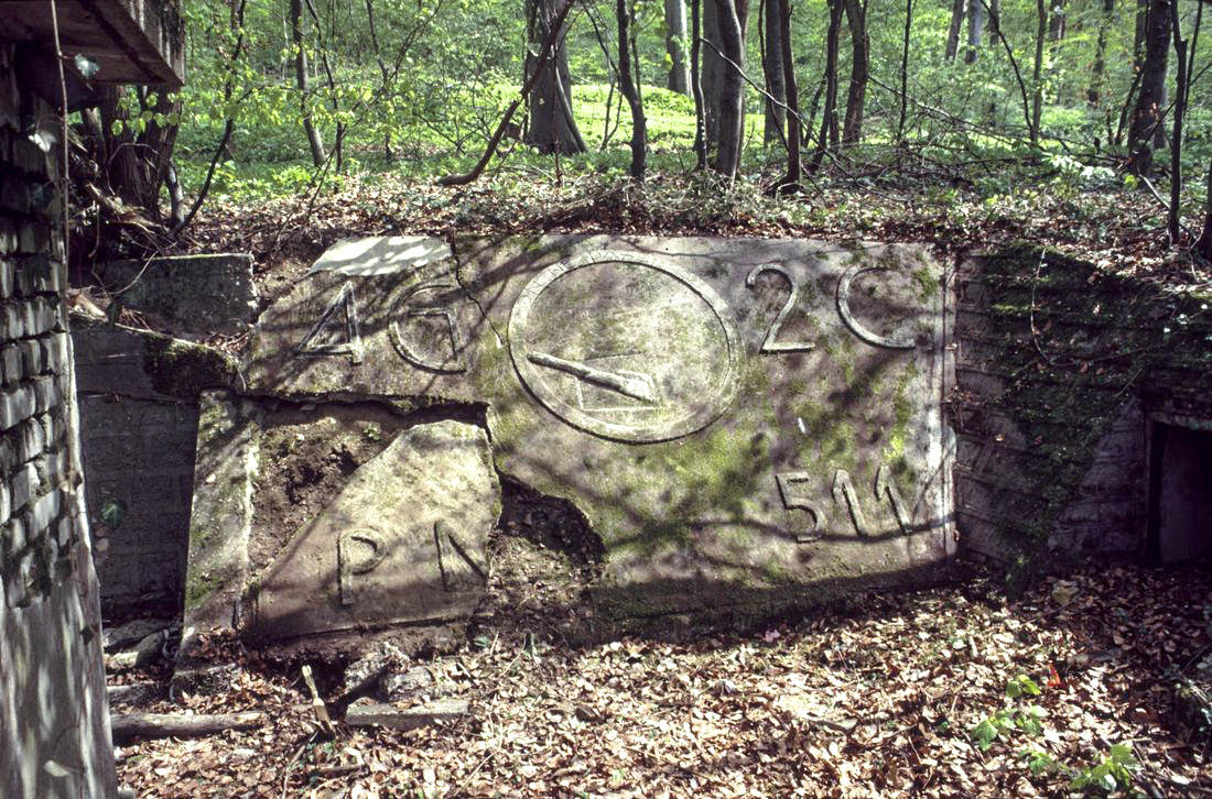 Ligne Maginot - GUERSTLING SUD - (Poste GRM - Maison Forte) - Insignes à l'arrière du poste