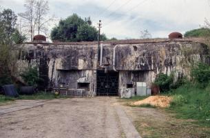 Ligne Maginot - ANZELING - A25 - (Ouvrage d'artillerie) - Entrée munitions
2002