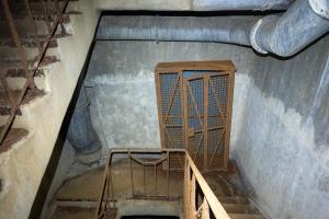 Ligne Maginot - CHENES BRULES - X23 - (Abri) - Coffre Sud
Armoire dans la cage d'escalier
