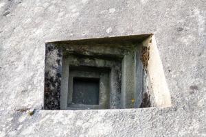 Ligne Maginot - BOVENBERG - BCA2 - (Casemate d'artillerie) - Créneau factice sur le bloc des latrines