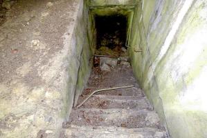 Ligne Maginot - HELFEDANGE - GUINGLANGE (SF FAULQUEMONT) - (PC de Secteur) - PC du temps de guerre
Amorce de galerie vers le chateau      