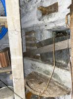 Ligne Maginot - 49 - BUSSIERE OUEST 2 - (Blockhaus pour arme infanterie) - Vue intérieure
Le créneau et son support pour arme automatique 