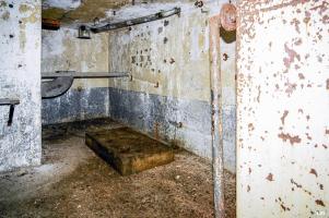 Ligne Maginot - BOIS DE BEUVEILLE - C2 (JACQUELINE) - (Casemate d'infanterie - Simple) - Le socle du groupe électrogène 