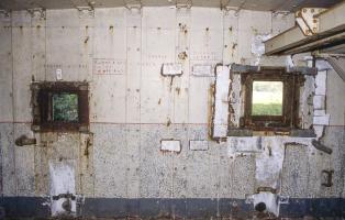 Ligne Maginot - HAUT DE L'ANGUILLE EST - C4 - (Casemate d'infanterie - Simple) - La chambre de tir: à noter le profil de la dalle
