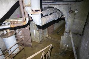 Ligne Maginot - CHENES BRULES - X23 - (Abri) - Bas du coffre nord
A gauche la porte donnant sur l'égout visitable. Galerie principale en face.