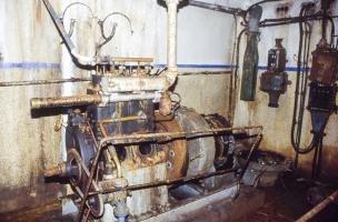 Ligne Maginot - CHENES BRULES - X23 - (Abri) - L'usine encore présentable, mais le pillage a déjà commencé.
