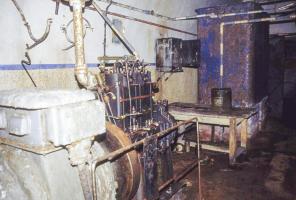 Ligne Maginot - CHENES BRULES - X23 - (Abri) - L'usine encore présentable, mais le pillage a déjà commencé.