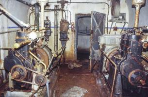 Ligne Maginot - CHENES BRULES - X23 - (Abri) - L'usine encore présentable, mais le pillage a déjà commencé.