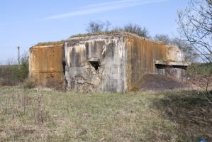 Ligne Maginot - RAVIN DE CRUSNES - C23 - (Casemate d'infanterie - Simple) - On notera l'absence de remblai sur la façade 'coté assaillant'