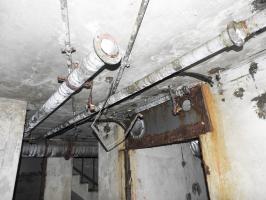 Ligne Maginot - BURE - C33 - (Casemate d'infanterie - Simple) - La tuyauterie au plafond de l'usine.