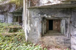 Ligne Maginot - BOIS D'OTTONVILLE - BCA1 - (Casemate d'artillerie) - Vue en enfilade des embrasures pour canons de 75