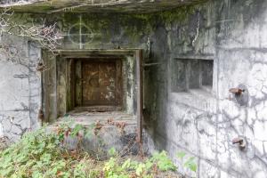 Ligne Maginot - BOIS D'OTTONVILLE - BCA1 - (Casemate d'artillerie) - Embrasure droite pour canon de 75 et créneau de défense rapprochée