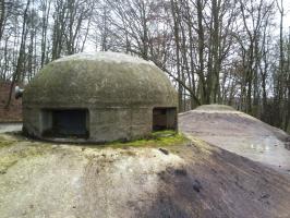 Ligne Maginot - CHENES BRULES - O4 - (Observatoire d'artillerie) - La cloche GFM et la cloche VP à l'arrière plan 