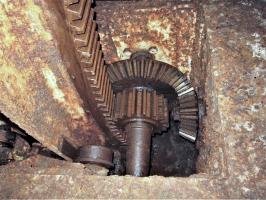 Ligne Maginot - MICHELSBERG - A22 - (Ouvrage d'artillerie) - Bloc 5
Etage inférieur de la tourelle
Mécanisme d'entrainement du balancier