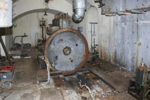 Ligne Maginot - MICHELSBERG - A22 - (Ouvrage d'artillerie) - Récupération d'un groupe du Michelsberg et d'un groupe du Mt des Welches installés dans l'usine électrique de la Feste Lorraine (Metz) dans les années 60.